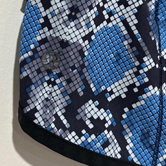 Lululemon Speed Low Rise Short 2.5” - Picture 3 of 4